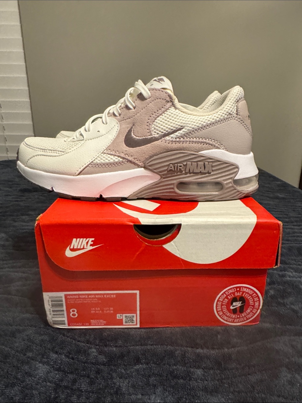 Nike women’s Air Max Excee Pink Taupe and White Sneakers, Brand new , size 8.